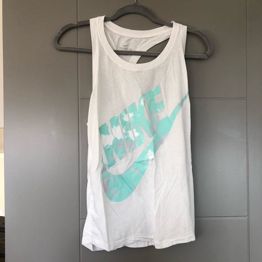 Nike razorback workout tank